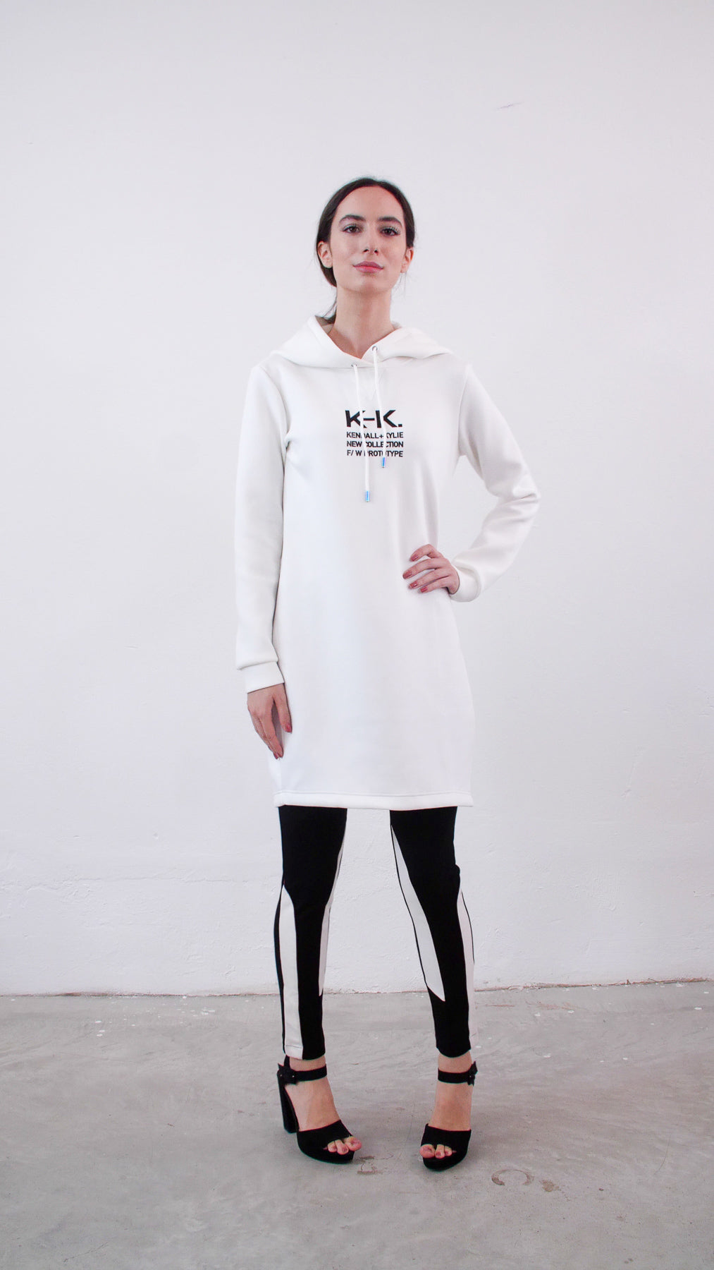 KENDALL AND KYLIE Felpa lunga bianca con spacco laterale