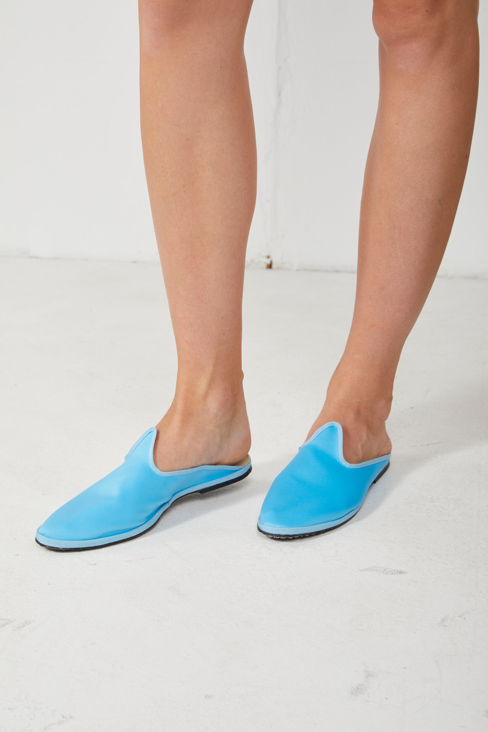 THE ARTISANAL CLUB Ballerina Sabot in Satin Azzurro