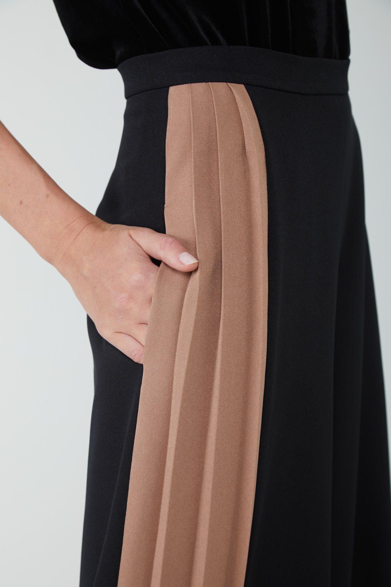 SILKE Pleated Bicolor Trousers