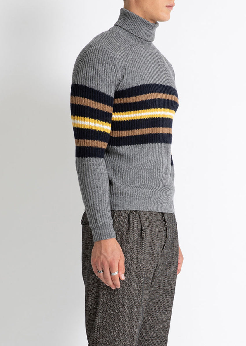 MANUEL RITZ
Manuel Ritz turtleneck sweater