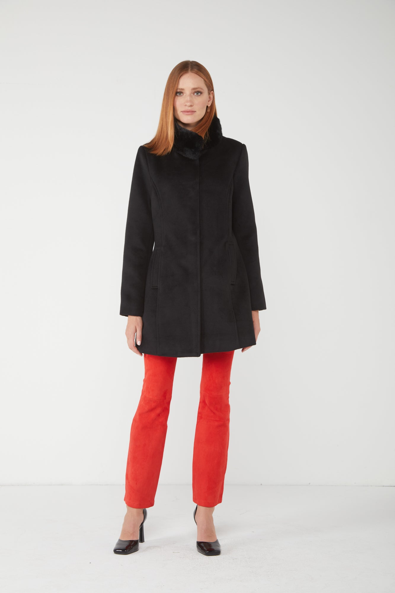 TOY G Cappotto Nero con Colletto in Eco-pelliccia