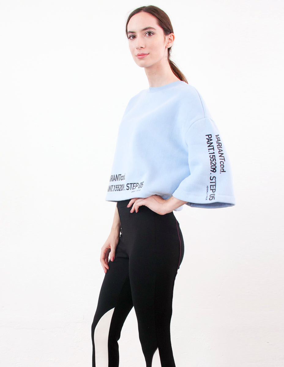 KENDALL AND KYLIE Felpa crop azzurra con maniche larghe