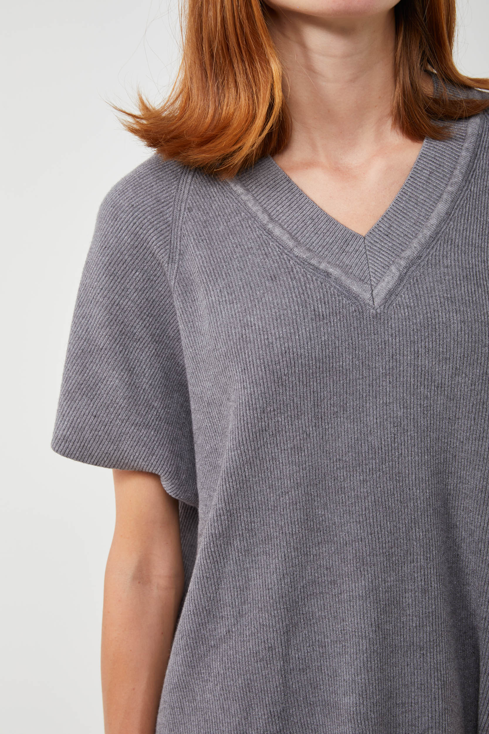 VICOLO Maglia Grigia con Scollo a V