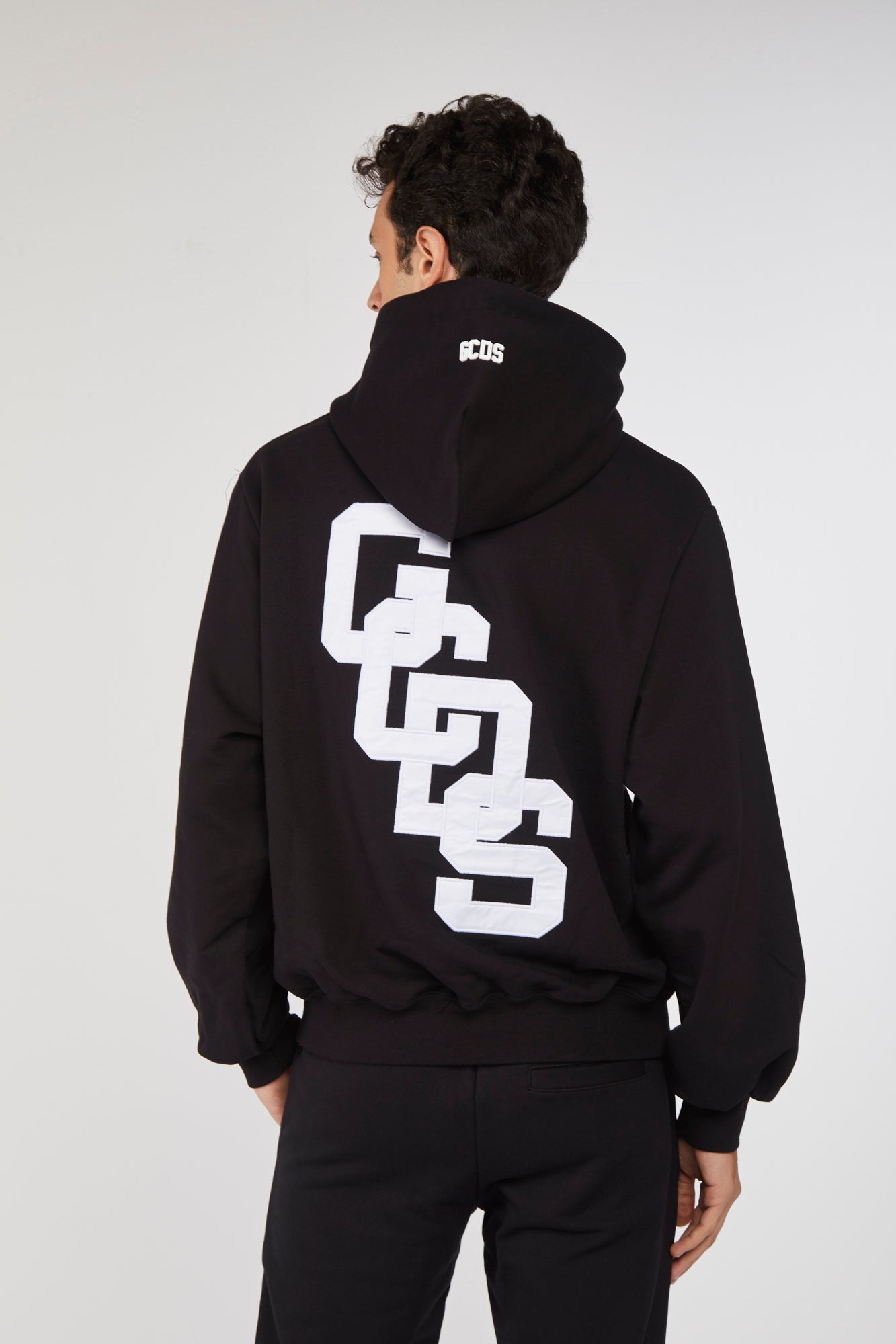 GCDS Felpa Nera con Cappuccio con Logo a Catena