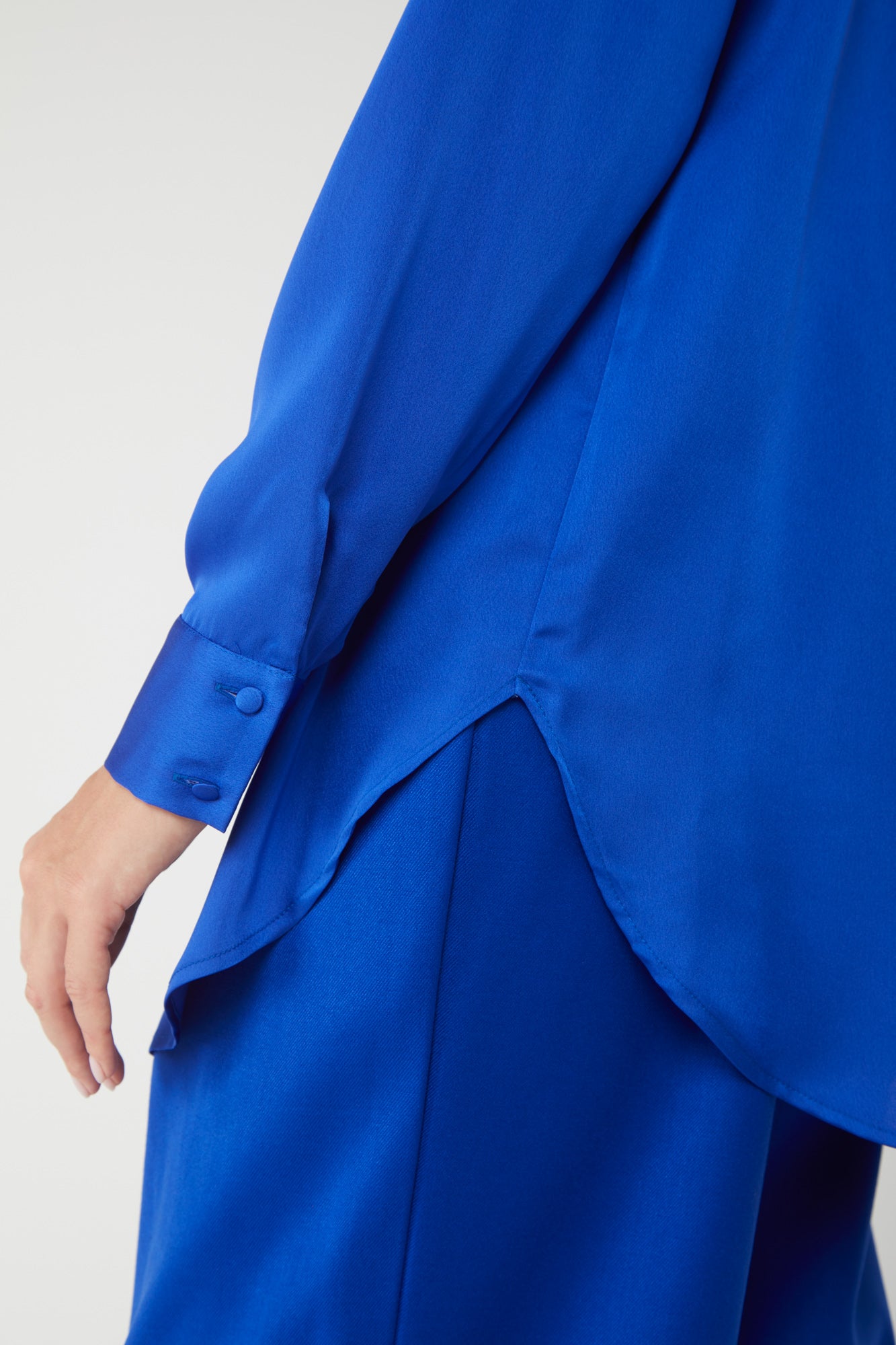 NINEMINUTES Camicia in Satin Blu Elettrico