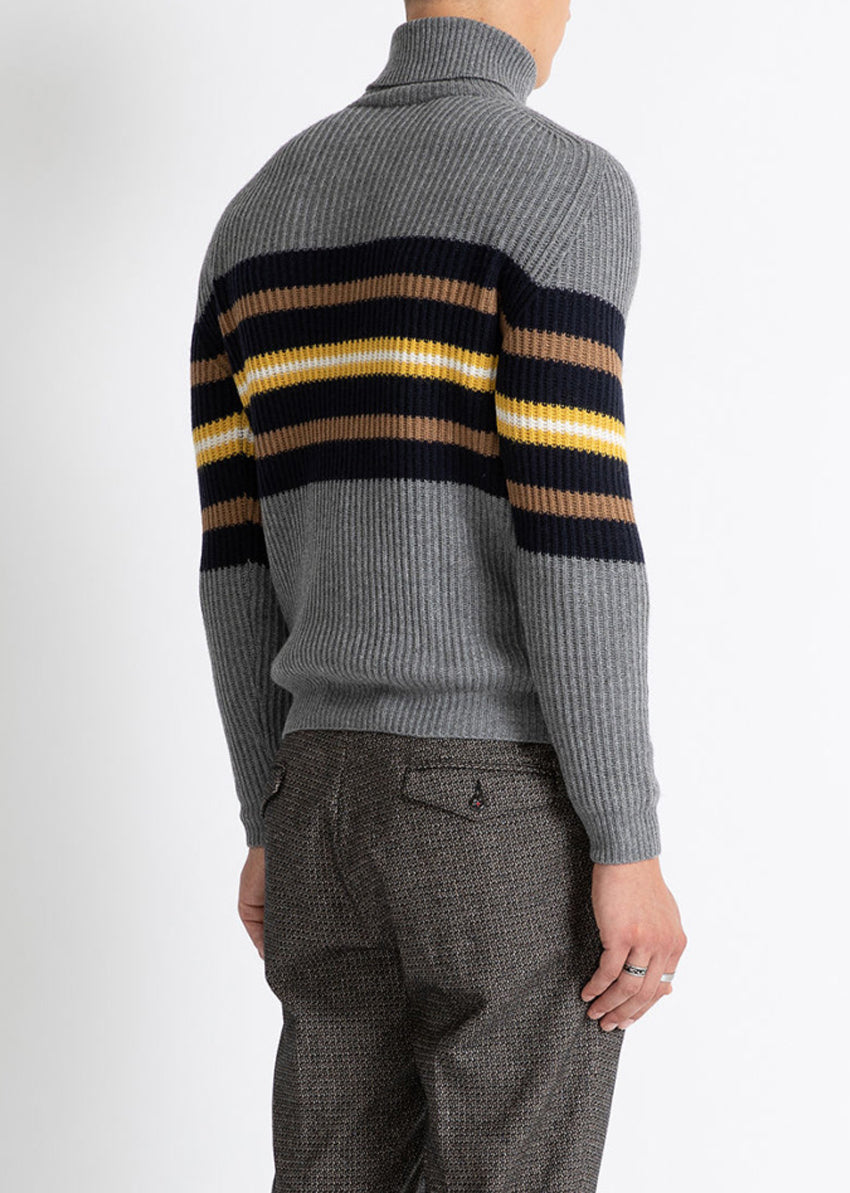 MANUEL RITZ
Manuel Ritz turtleneck sweater