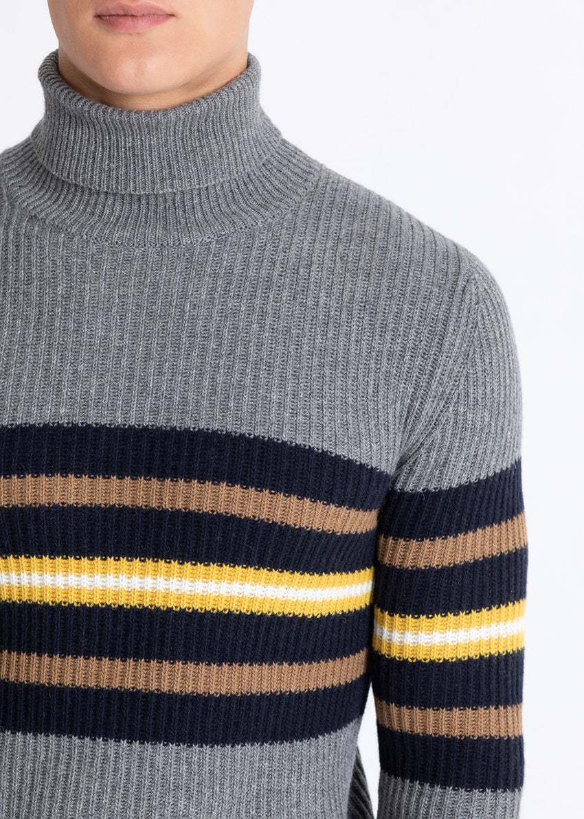 MANUEL RITZ
Manuel Ritz turtleneck sweater