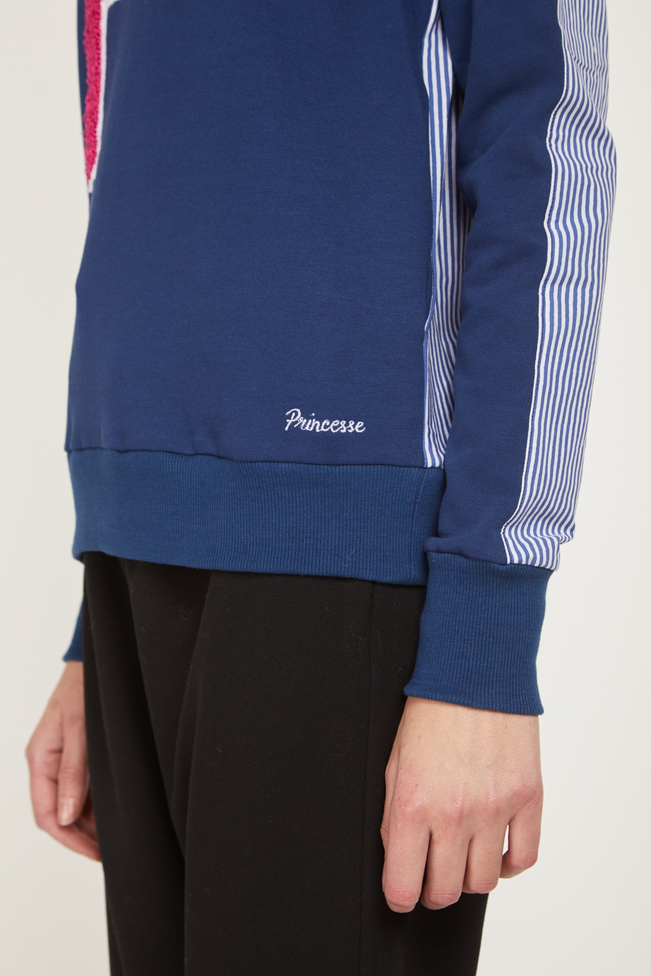 PRINCESSES LODO Blue "P" Sweatshirt