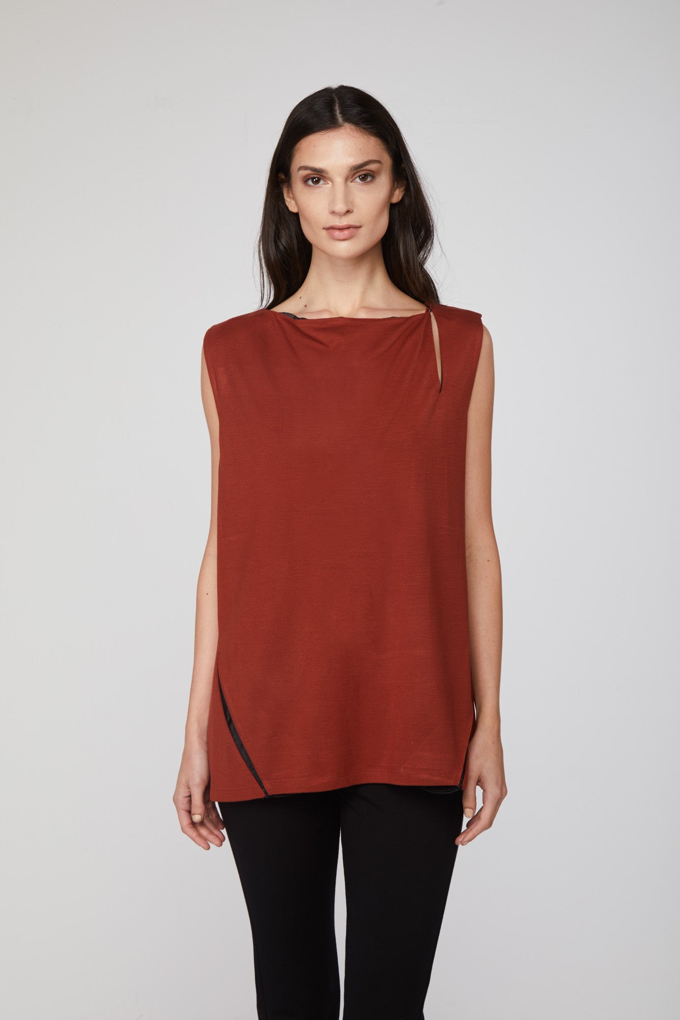 TWINSET Blusa Marrone con Scollo a Barca