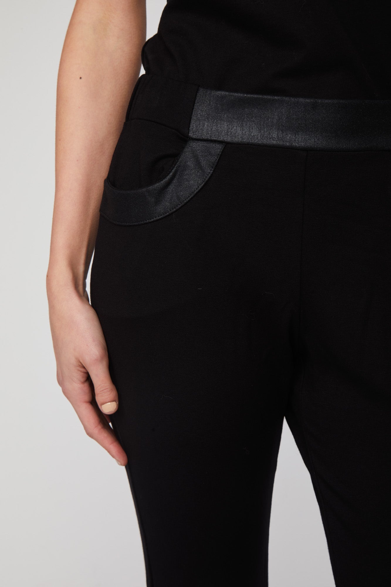 TWINSET Pantalone Nero Con Dettagli In Pelle