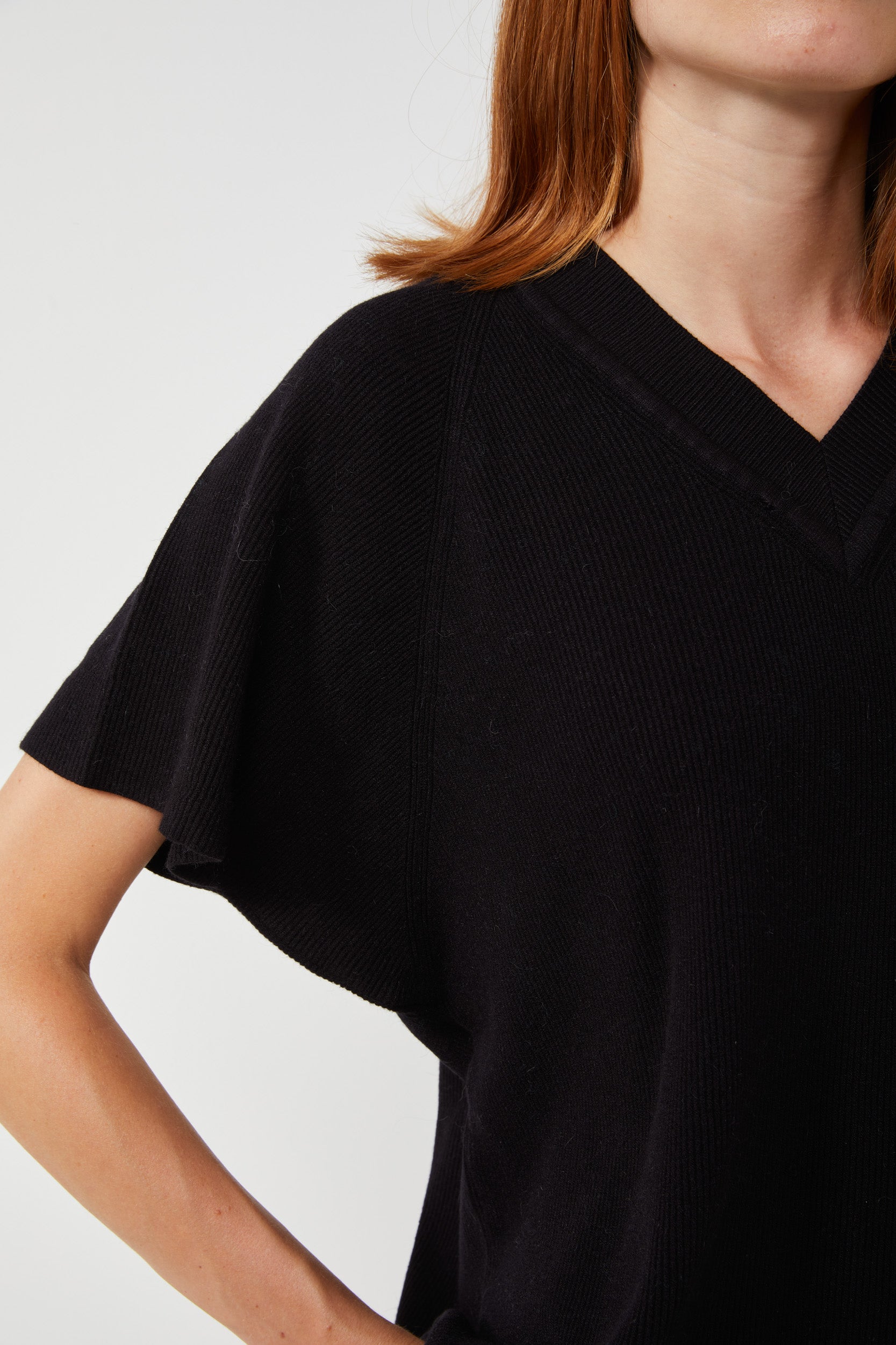 VICOLO Maglia Nera con Scollo a V