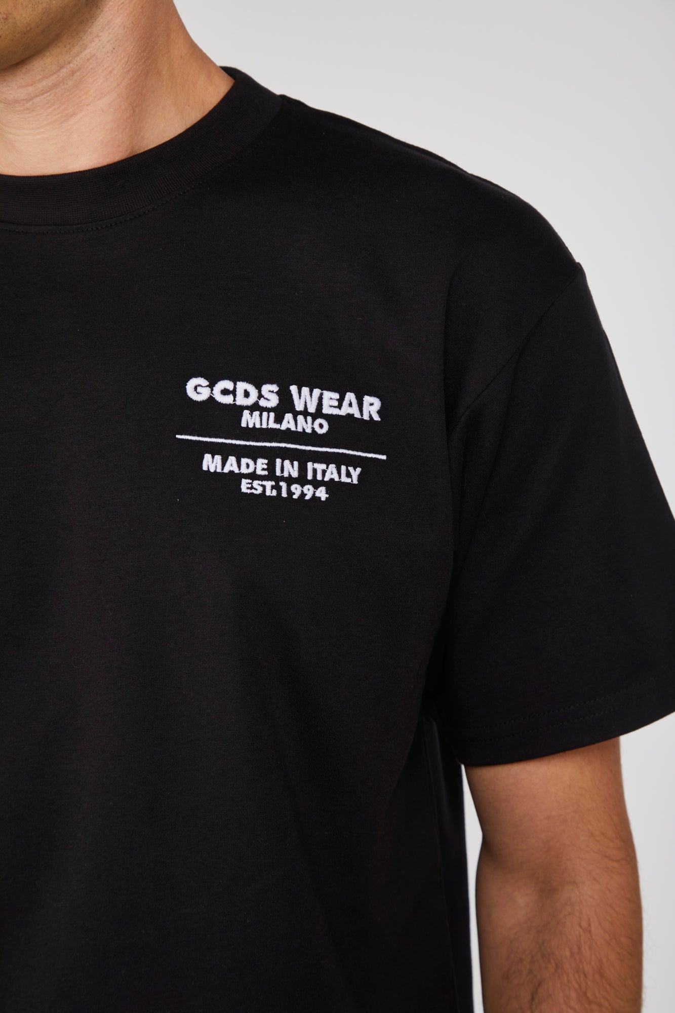 GCDS T-shirt Nera con Logo a Catena