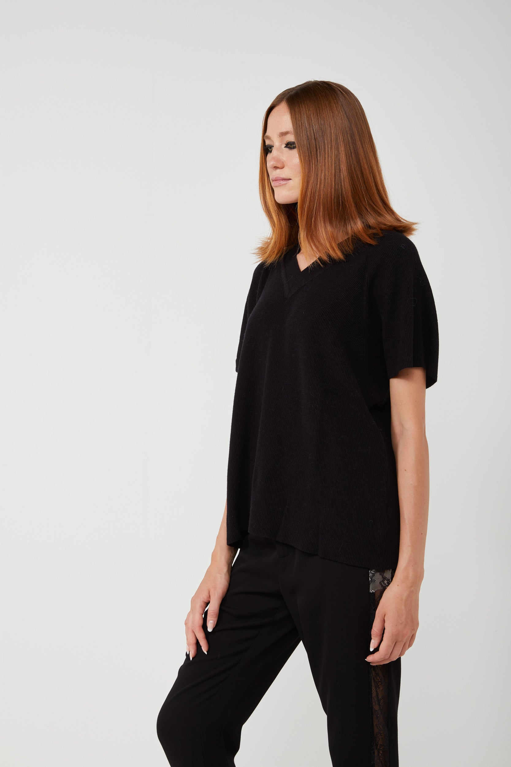 VICOLO Maglia Nera con Scollo a V