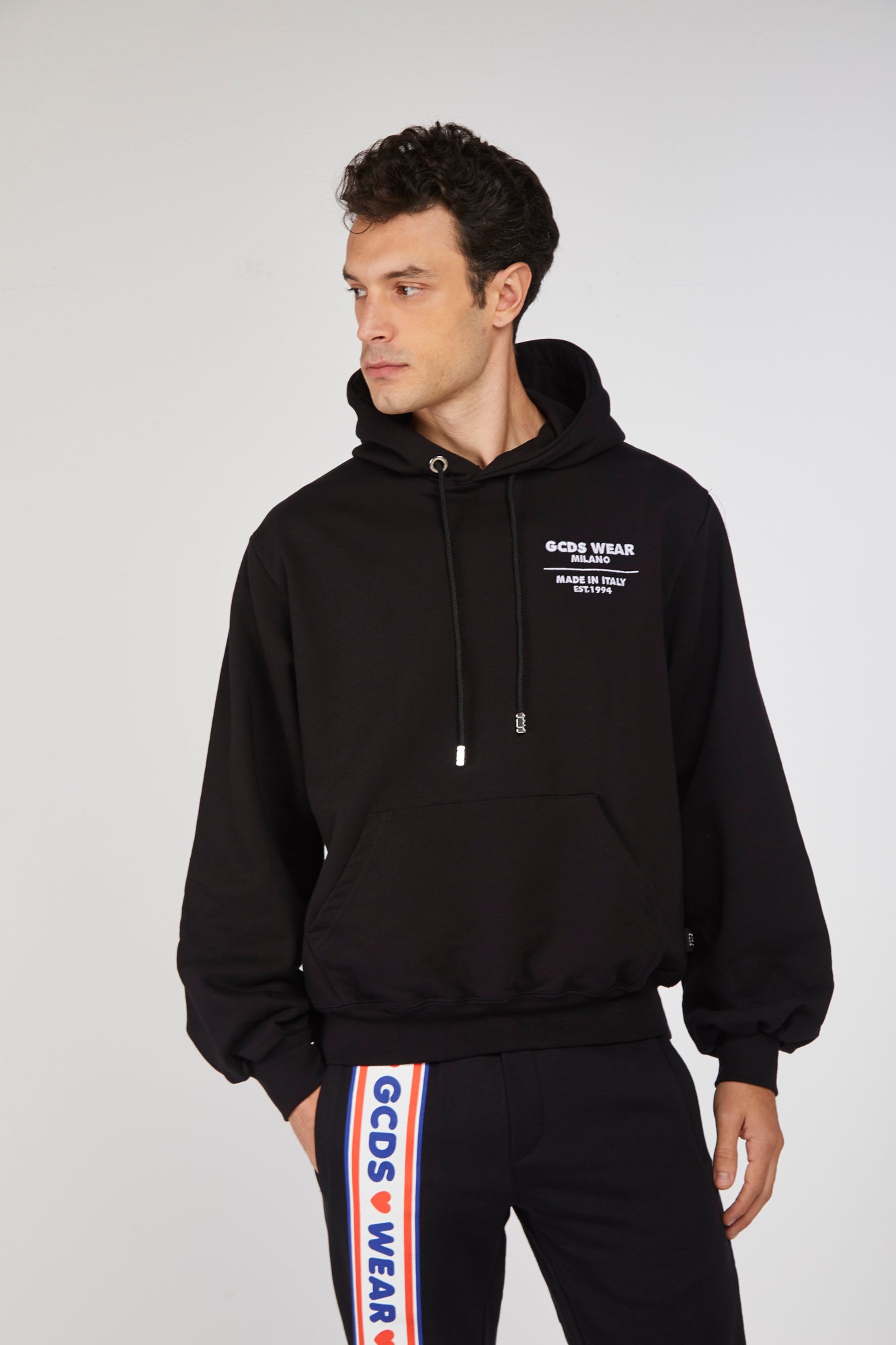 GCDS Felpa Nera con Cappuccio con Logo a Catena