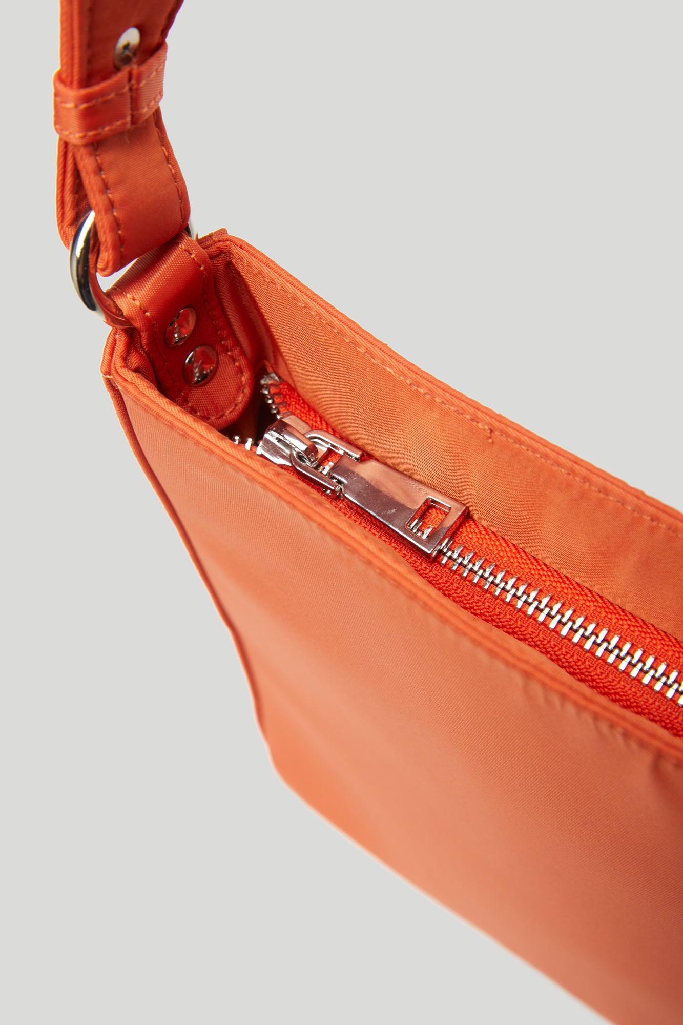 HVISK Borsa Amble in Nylon Riciclato Rossa