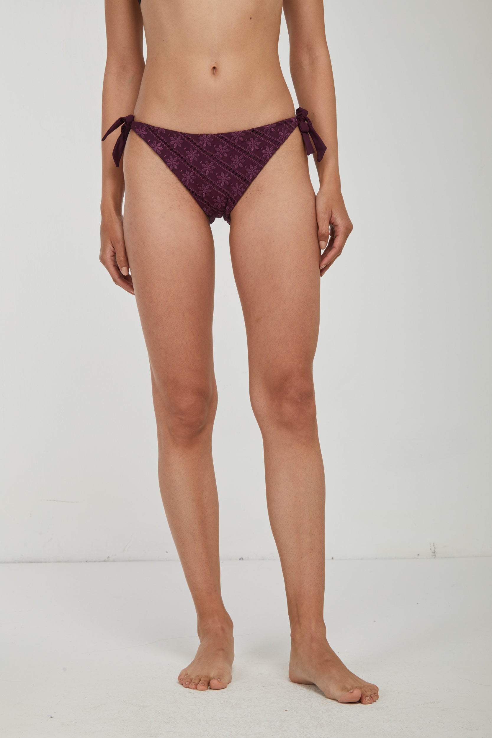 TWINSET Slip Bikini Viola con Fiori Ricamati