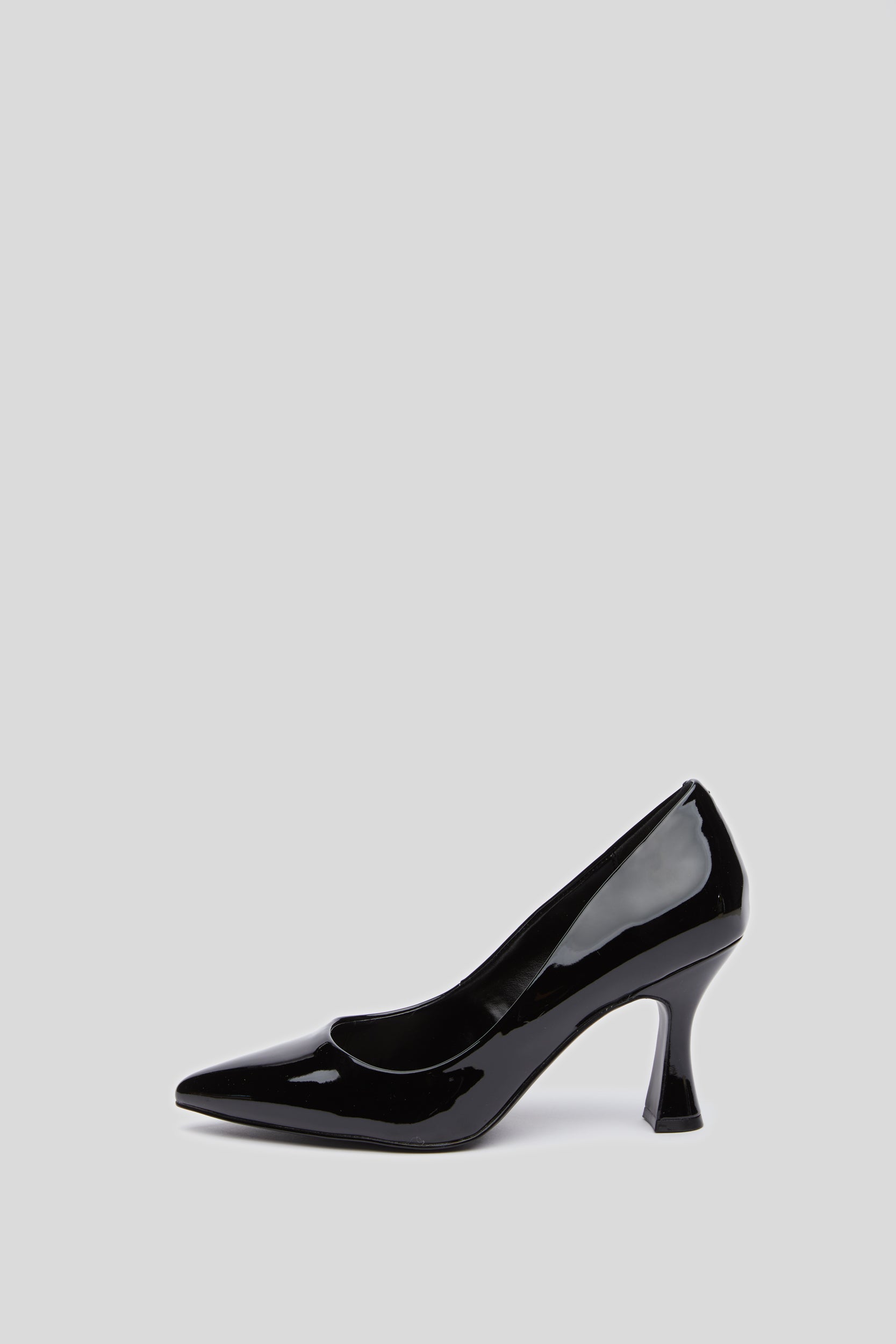 STEVE MADDEN "Notary" Pumps in Black Patent Leather
