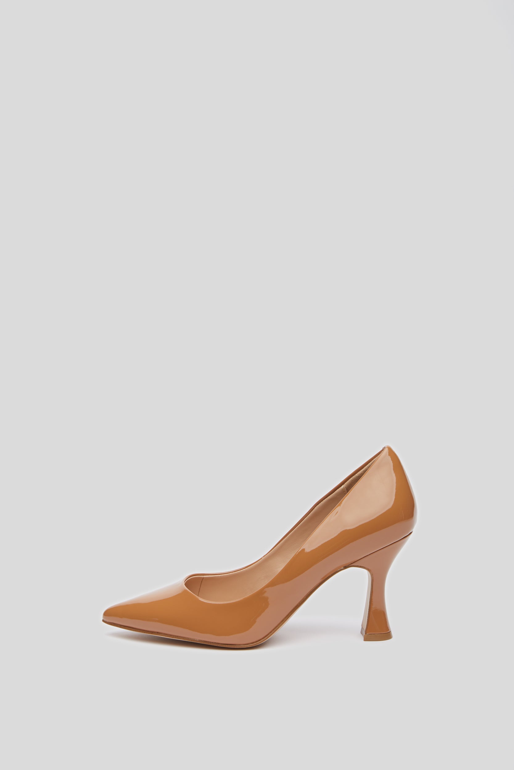 STEVE MADDEN "Notary" Décolleté in Camel Patent