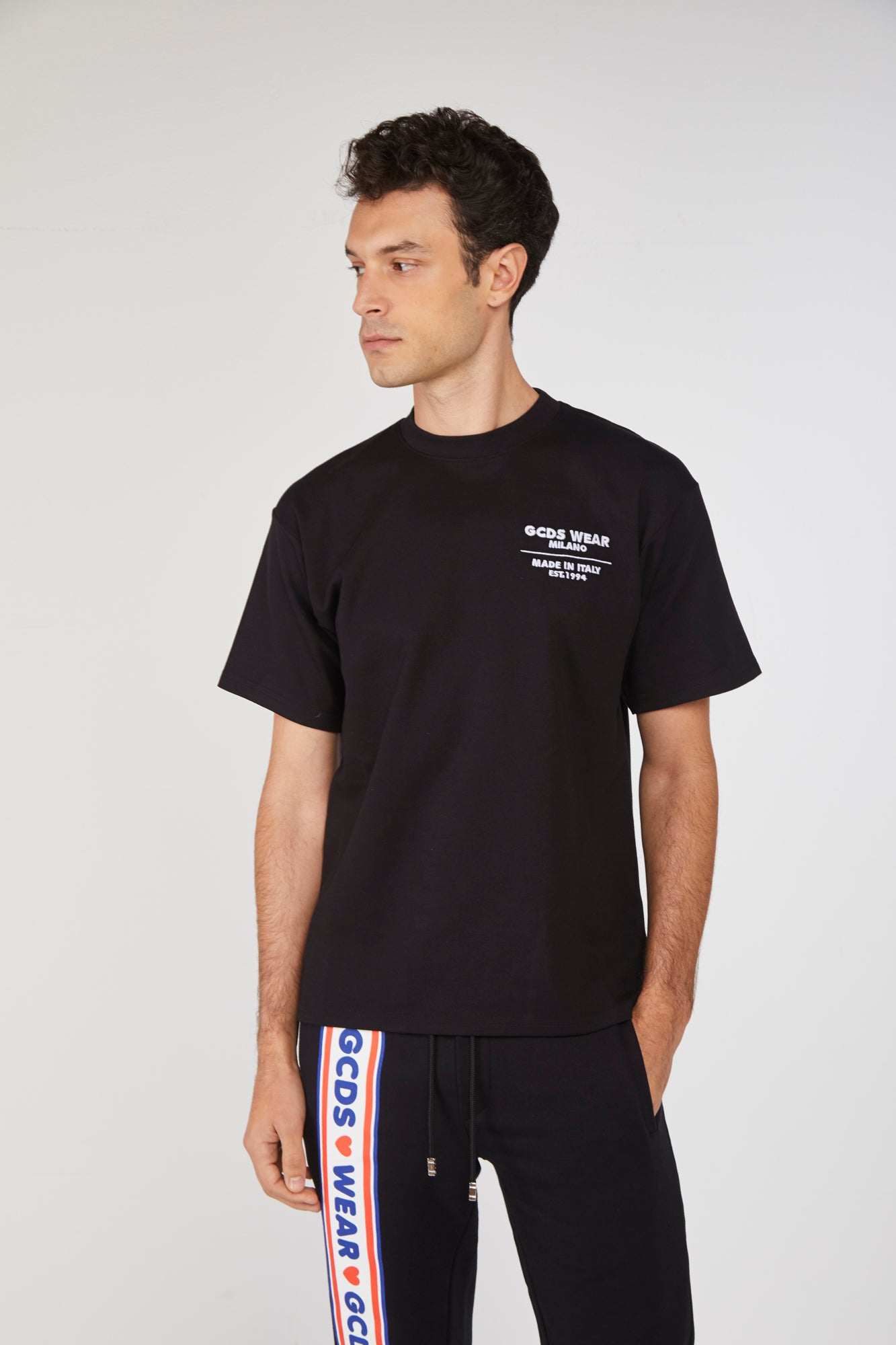 GCDS T-shirt Nera con Logo a Catena