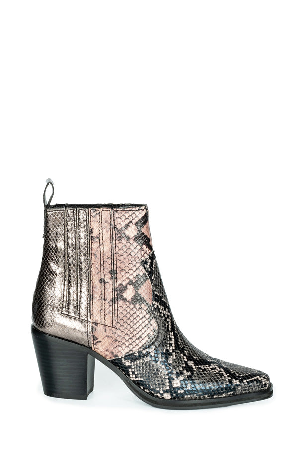 STEVE MADDEN
Geniva Steve Madden ankle boot