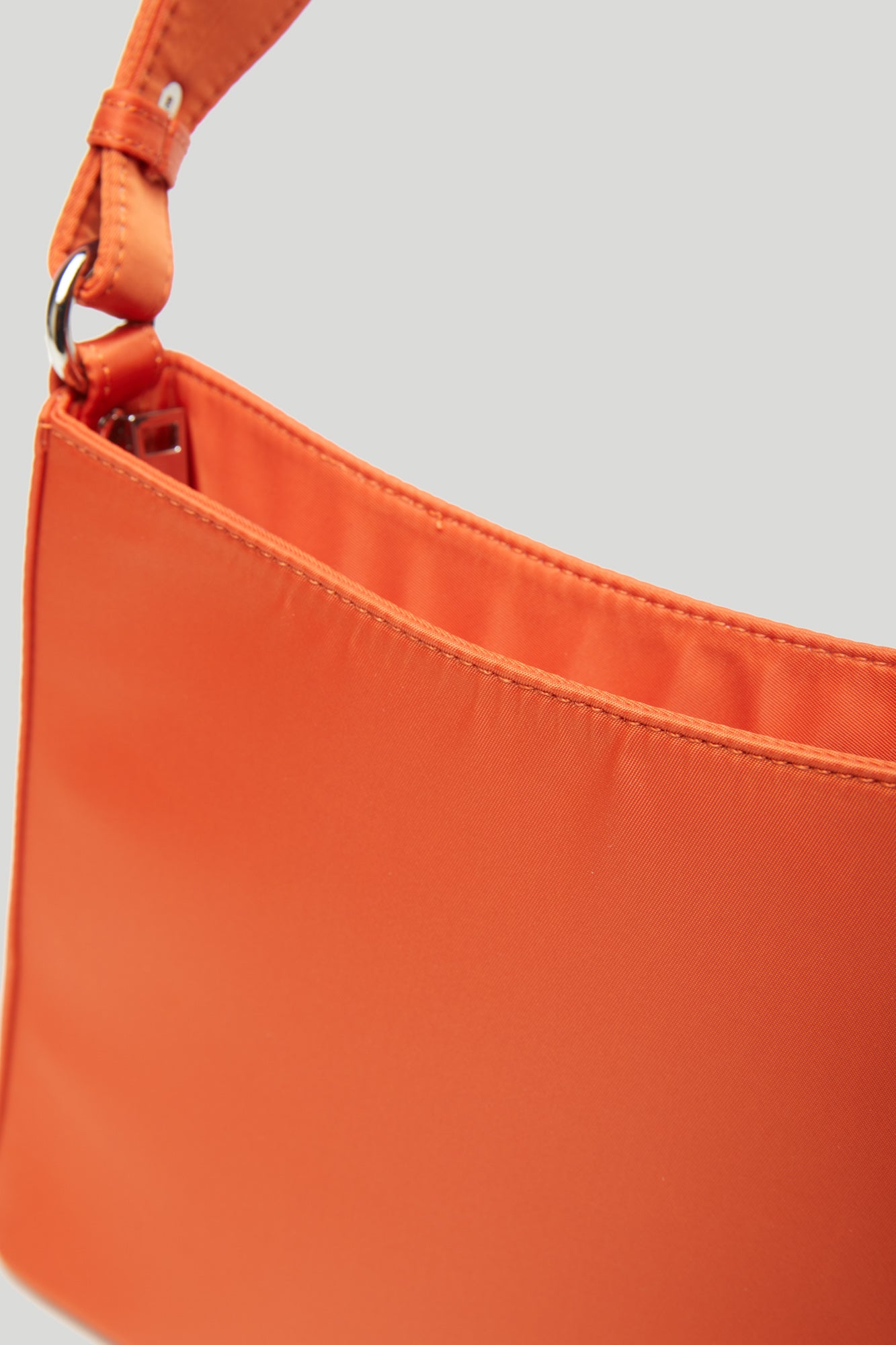 HVISK Amble Bag in Red Recycled Nylon