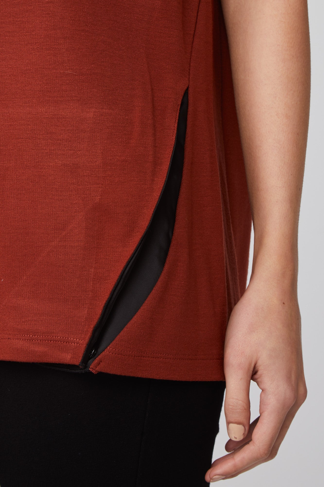 TWINSET Blusa Marrone con Scollo a Barca